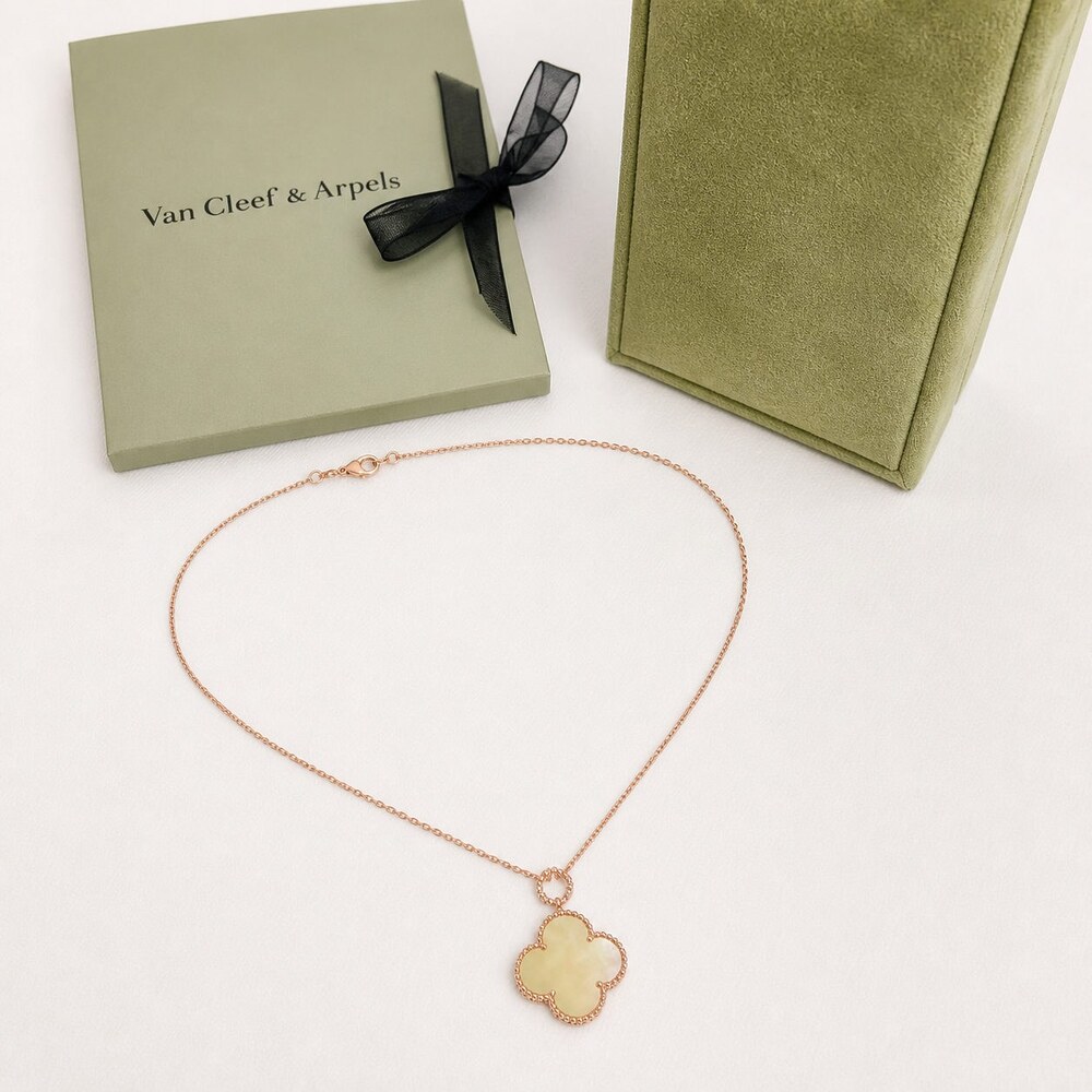 Van Cleef & Arpels Elegant Signature Necklace Style 8 | New with Box - Picture 2 of 9